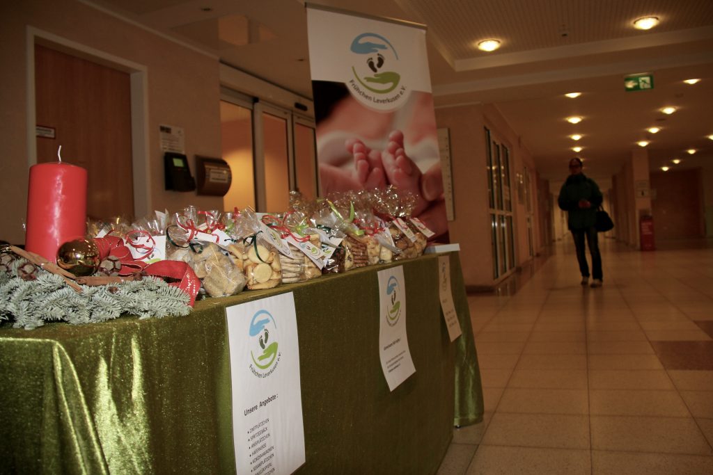 Der Stand ist fertig bestückt Gut bestückt wartet unser Stand auf die ersten Käufer!
