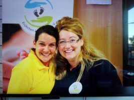 Stand auf der Leverkusener Babymesse 1 2 Frühchenmütter mit Vorfreude am Stand